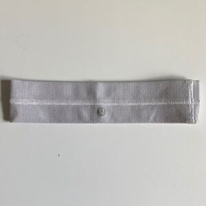 💋 Lululemon Black and White Striped Headband 💋